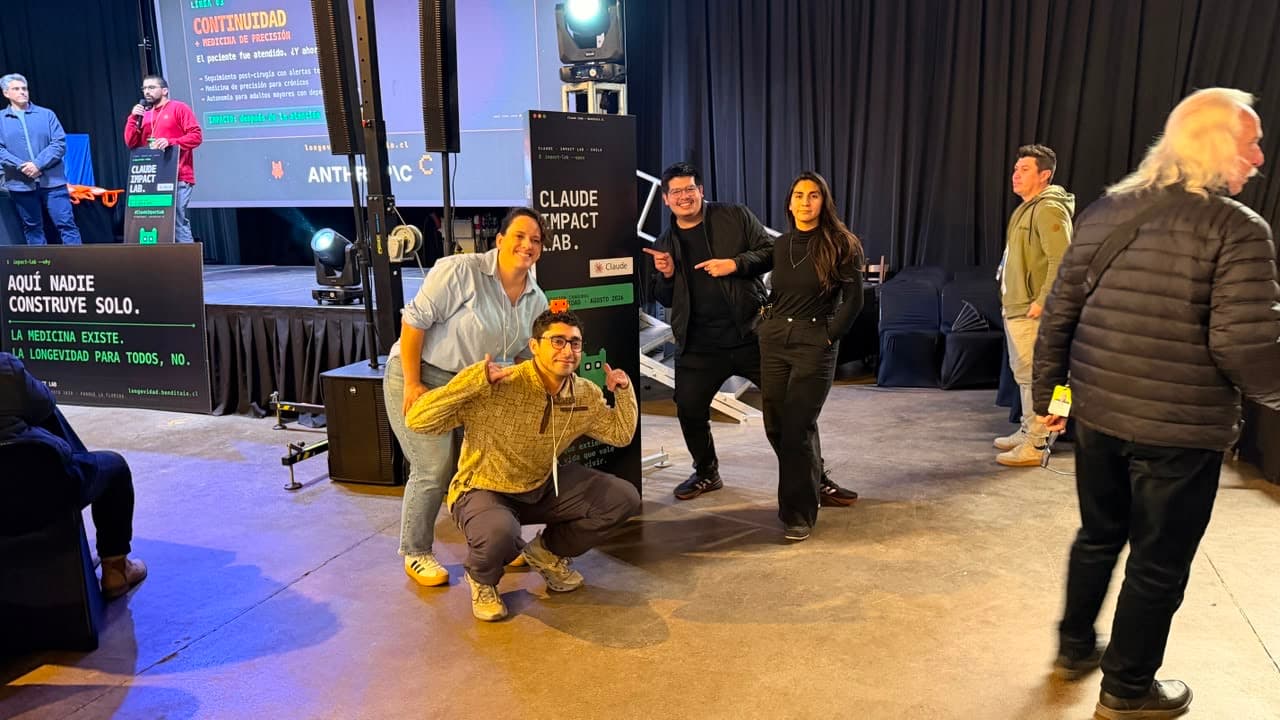Momento del equipo blu en el Claude Impact Lab
